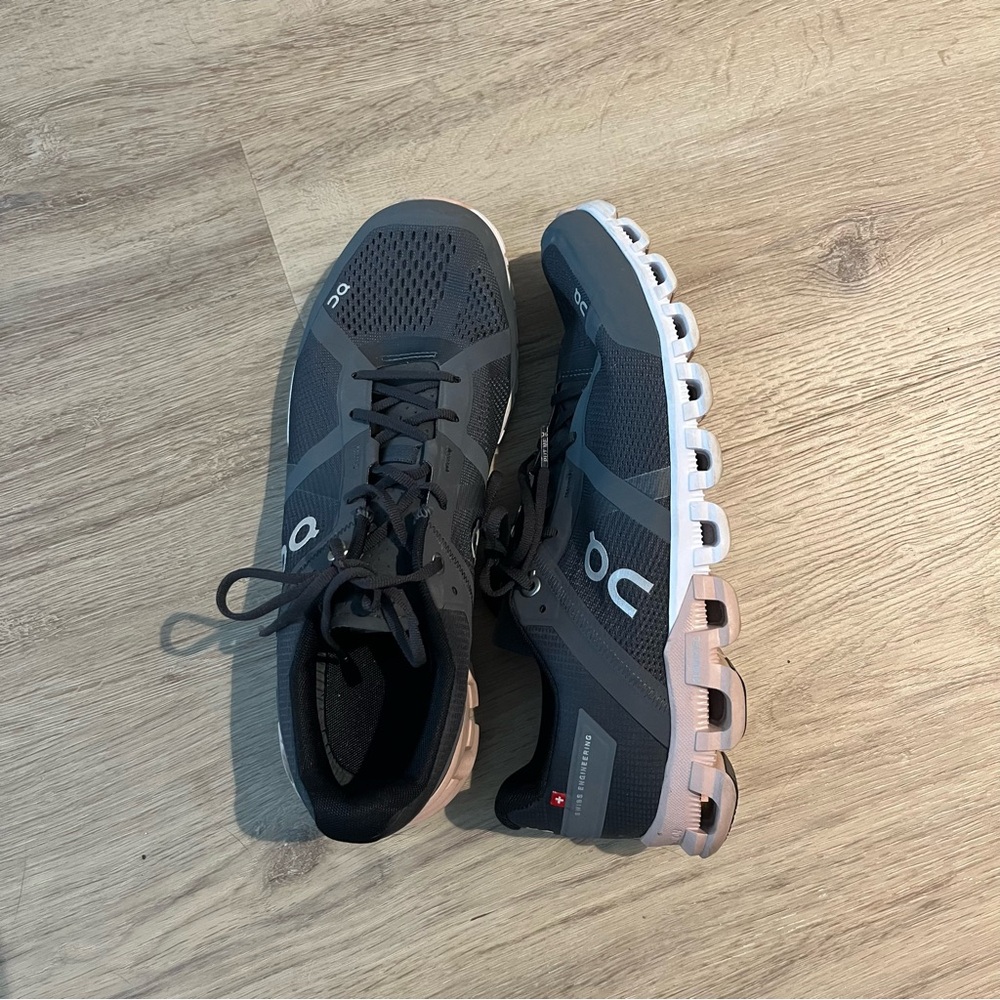On running  Sneakers Sz 9
